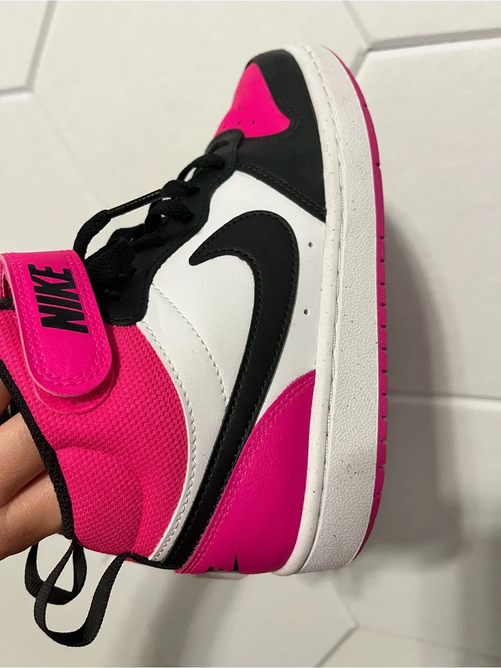 Nike Girls High-Top Sneakers in Pink/Black/White